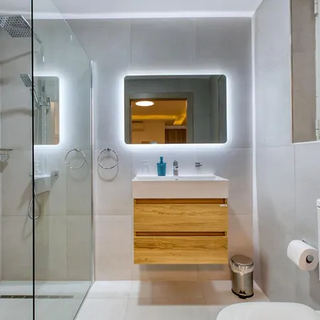 Stylish 2-bedroom Near The Sea Daire