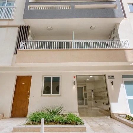 Stylish 2-bedroom Near The Sea