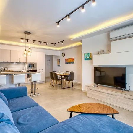 Daire Stylish 2-bedroom Near The Sea St. Paul's Bay
