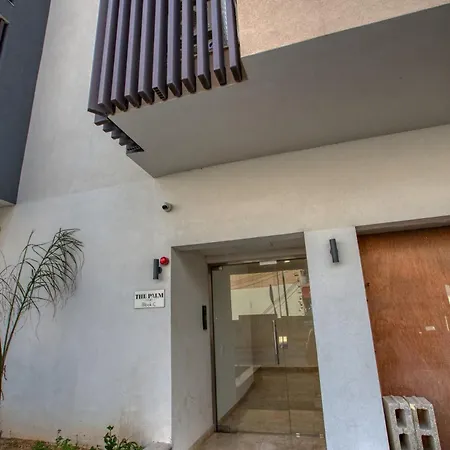 Daire Stylish 2-bedroom Near The Sea *