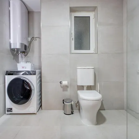 Daire Stylish 2-bedroom Near The Sea St. Paul's Bay