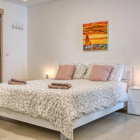 Stylish 2-bedroom Near The Sea * St. Paul's Bay