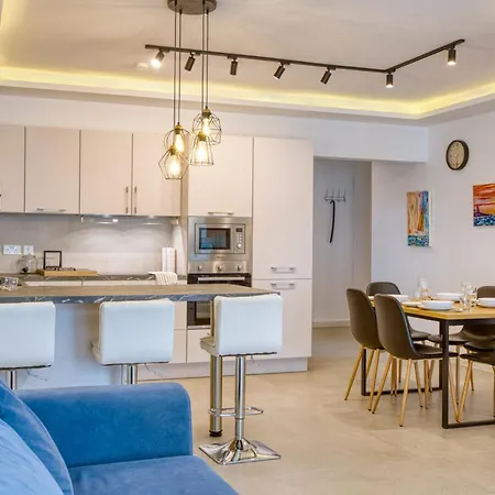 Stylish 2-bedroom Near The Sea *