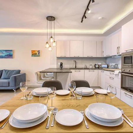 Stylish 2-bedroom Near The Sea St. Paul's Bay