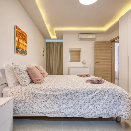 Stylish 2-bedroom Near The Sea Lägenhet *