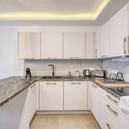 Stylish 2-bedroom Near The Sea St. Paul's Bay