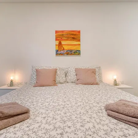 Stylish 2-bedroom Near The Sea * St. Paul's Bay