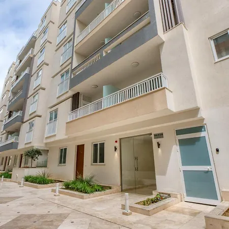 Stylish 2-bedroom Near The Sea *