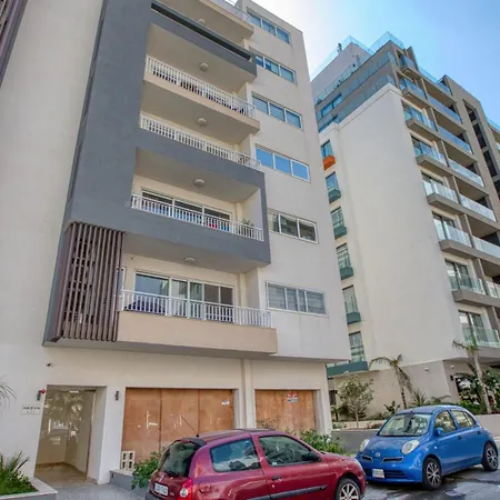 Stylish 2-bedroom Near The Sea *