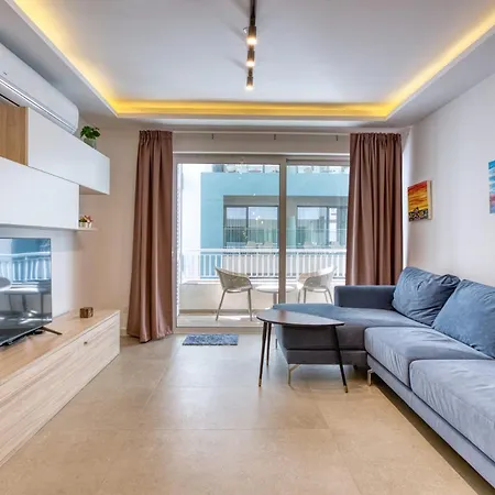 Stylish 2-bedroom Near The Sea